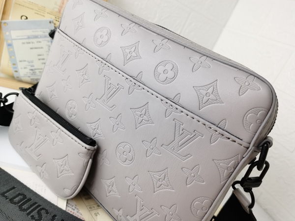 ルイヴィトンバッグ背面デザイン